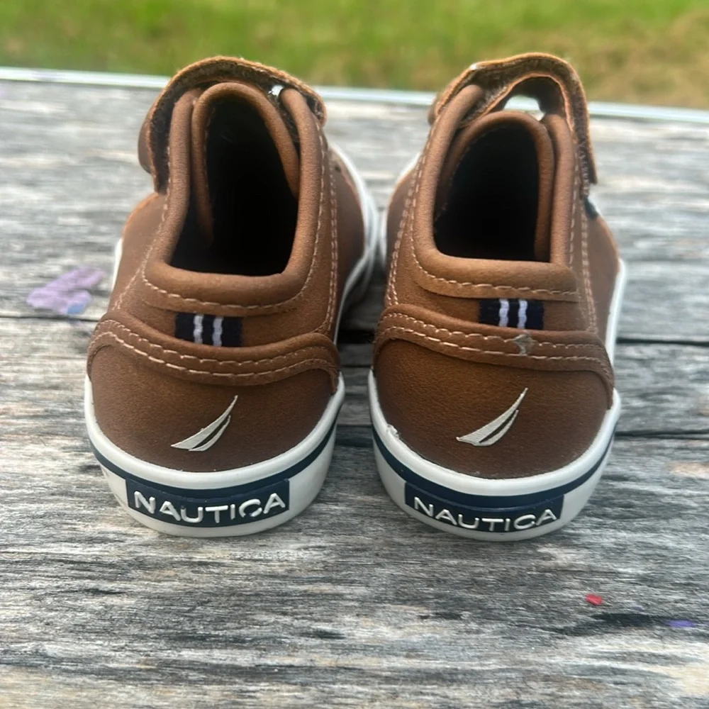 Nautica Brown Boat Shoes, Kids Size 7, Brown & White , New